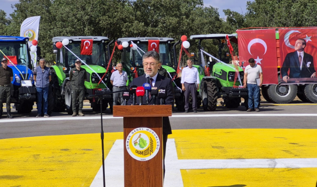 BAKAN BİZZAT KATILDI..Uşak'ta Orman Köylüsüne Traktör Desteği: 11 Üreticiye Yeni Araçları Teslim Edildİ