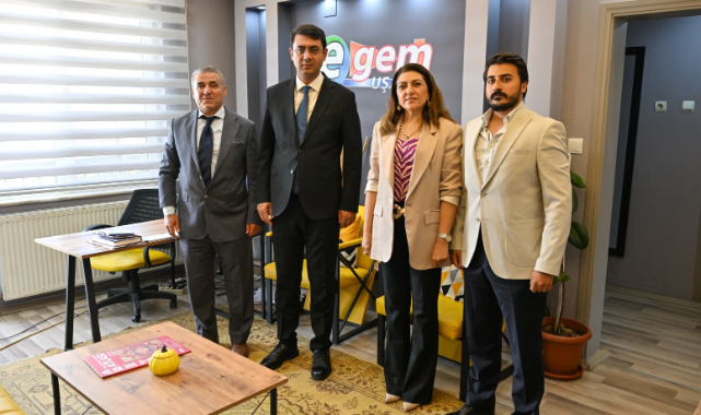 UŞAK VALİSİ SERDAR KARTAL, EGEM TV Yİ ZİYARET ETTİ..