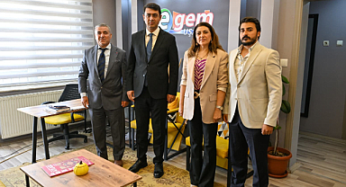 UŞAK VALİSİ SERDAR KARTAL, EGEM TV Yİ ZİYARET ETTİ..