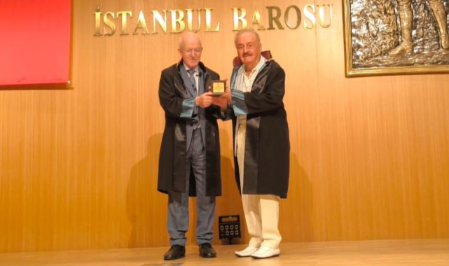 UŞAKLI AVUKAT GÜLTEKİN ŞENER'E İSTANBUL BAROSU'NDAN ONUR ÖDÜLÜ