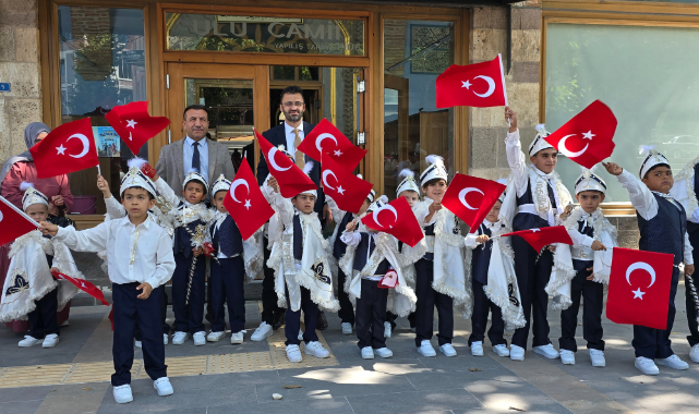 VAKIF GELENEĞİ ASIRLARI AŞTI! UŞAK'TA 25 ÇOCUK İÇİN UNUTULMAZ GÜN