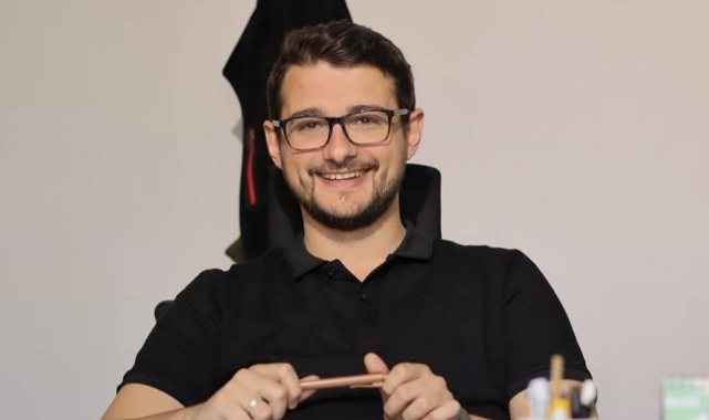 AK Parti Uşak Teşkilatında Görev Değişimi: İsmet Görevinden Affını İstedi
