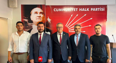 CHP Uşak'ta Yeni Yönetim Göreve Başladı: Ali Karaoba'dan Kurultay, İstifalar ve İktidar Mesajı