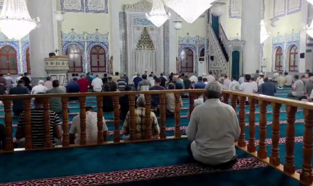 Eşme’de Mevlid Kandili Coşkusu Çarşı Camii’nde Yaşandı