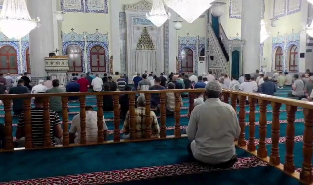 Eşme’de Mevlid Kandili Coşkusu Çarşı Camii’nde Yaşandı