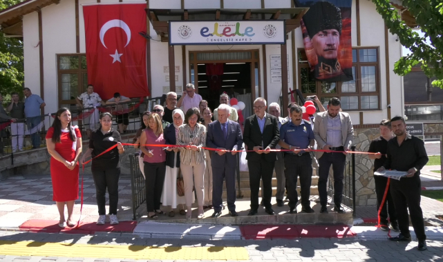 UŞAK’TA ELELE ENGELSİZ KAFE HİZMETE AÇILDI
