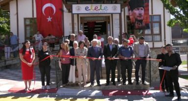 UŞAK’TA ELELE ENGELSİZ KAFE HİZMETE AÇILDI
