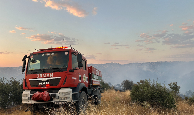 Uşak’ta meşelik ve makilik alanda yangın