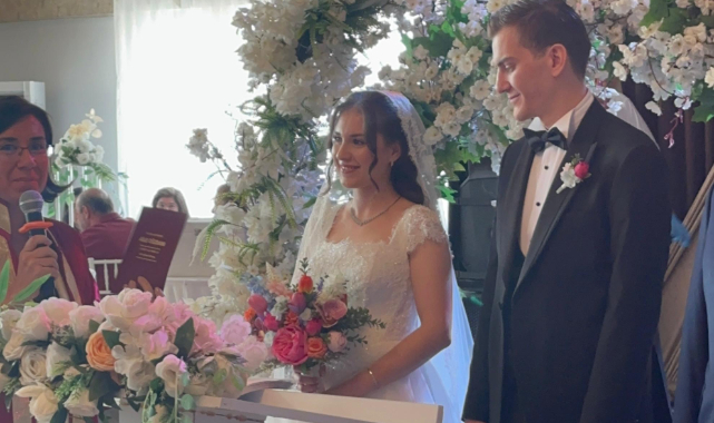 UŞAK'IN TANINMIŞ VE SEVİLEN SİMALARINDAN,DR ZAFER AYDIN VE DR.BETÜL AYDIN'IN KIZI, BEYZA AYDIN VE ÖMER FATİH YİĞİT DÜNYA EVİNE GİRDİ
