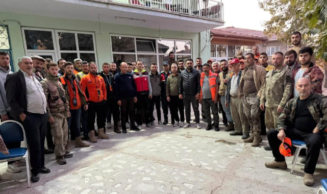 Simav'da tarım alanlarını koruma için yaban domuzu sürek avı