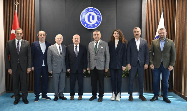 Uşak Serbest Muhasebeci Mali Müşavirler Odası Başkanı Uğur Albayrak ve yönetim kurulu üyeleri, Uşak Üniversitesi Rektörü Prof. Dr. Ahmet Demir’i makamında ziyaret etti.