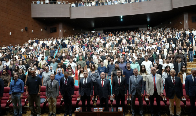 UŞAK ÜNİVERSİTESİ PROF. DR. AHMET DEMİR, YENİ ÖĞRENCİLERLE BULUŞTU