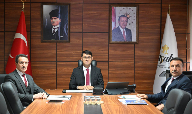 UŞAK VALİSİ SERDAR KARTAL, “İL VE İLÇE VAKIFLARI PERFORMANS KARNESİ” TOPLANTISINA KATILDI