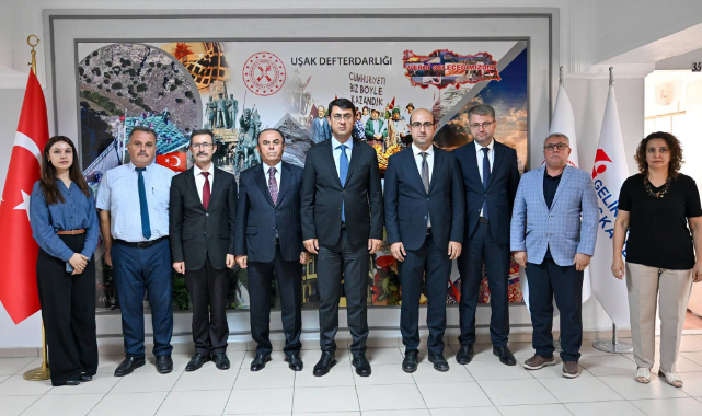 Vali Dr. Serdar Kartal'dan İl Defterdarlığına Ziyaret. VALİ SERDAR KARTAL'I İL DEFTERDARI YÜKSEL ERTEKİN KARŞILADI..
