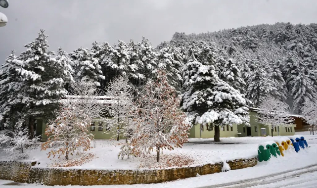 Murat Dağı'na Mevsimin İlk Karı Düştü! ❄️