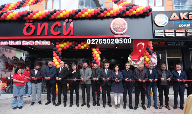 ÖNCÜ DÖNER'İN YENİ ŞUBESİ UŞAK'TA TÖRENLE AÇILDI