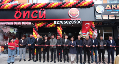 ÖNCÜ DÖNER'İN YENİ ŞUBESİ UŞAK'TA TÖRENLE AÇILDI