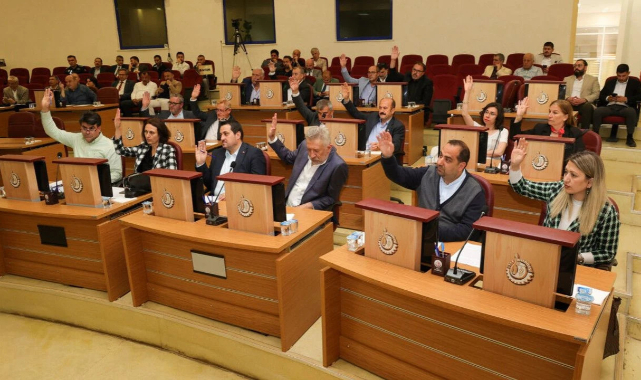 ŞEHRİN GÖZCÜSÜ YAZDI..UŞAK BELEDİYE BAŞKAN VEKİLİ NEREYE KOŞUYOR..?