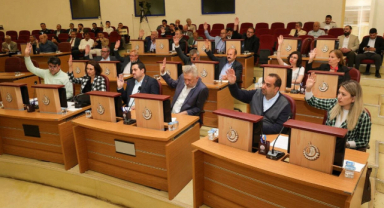ŞEHRİN GÖZCÜSÜ YAZDI..UŞAK BELEDİYE BAŞKAN VEKİLİ NEREYE KOŞUYOR..?