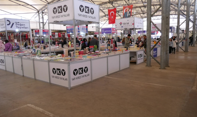 UŞAK KİTAP FUARI, OKURLARI, YAYINEVLERİNİ VE YAZARLARI BULUŞTURUYOR