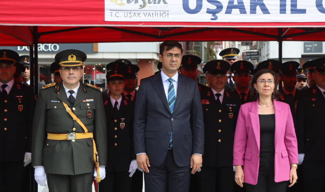 Uşak'ta 29 Ekim kutlamaları çelenk töreniyle başladı