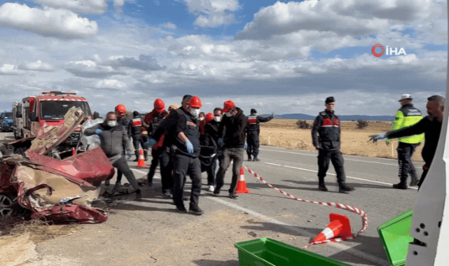 UŞAK'TA FECİ KAZA: AYNI AİLEDEN 3 KİŞİ HAYATINI KAYBETTİ