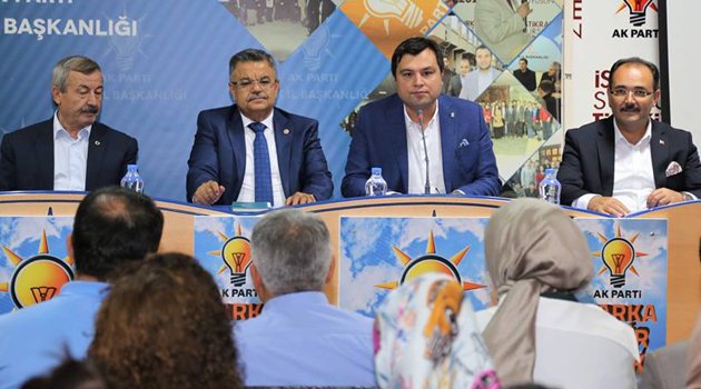 AK Parti Genel Merkez Yerel Yönetimler Başkan Yardımcısı ve AK Parti Bilecik Milletvekili Selim Yağcı Uşak'ta