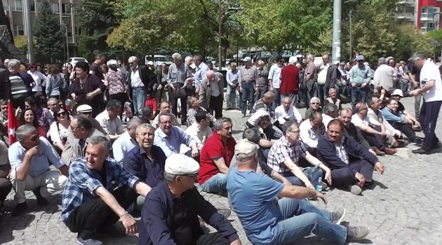 Kent Meydanında Oturma Eylemi!