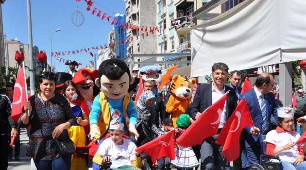 Çocuklara Festivalli 23 Nisan Hediyesi