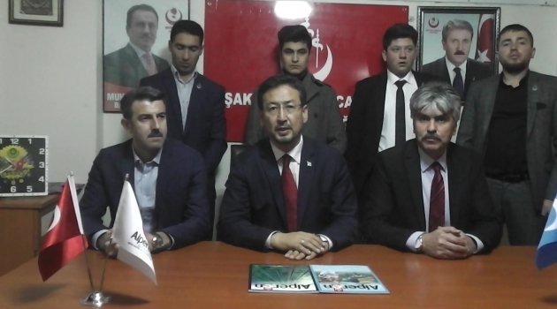 Doğu Türkistan Milli Meclis Başkanı Seyit Tümtürk, "insanlık katliamı yaşanmaktadır"