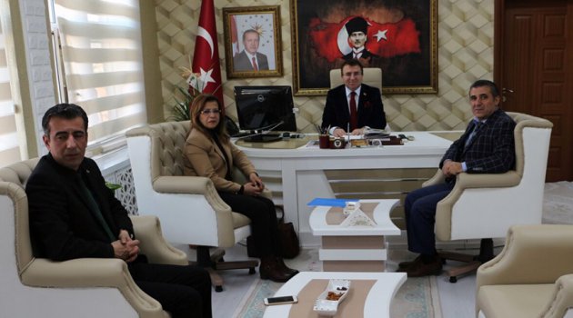 Egem Tv Yönetim Kurulu Başkanı Soner Demiröz Banaz Kaymakamı İrfan Demiröz'ü Makamında Ziyaret Etti.