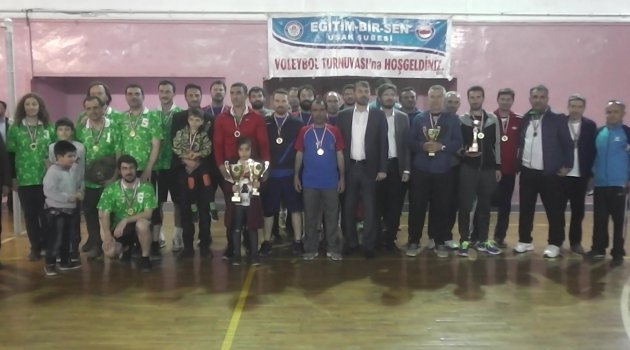 Eğitim Bir-Sen Uşak Şubesi Tarafından Düzenlenen Voleybol Turnuvası Tamamlandı