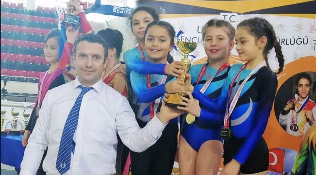 Kanyon Koleji Minikler(A) Kız takımı Uşak Birincisi Oldu.