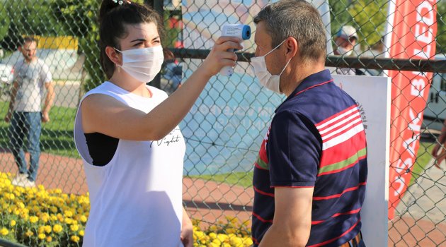 Kurtuluş Kum Voleybol Turnuvası Atapark’ta Başladı