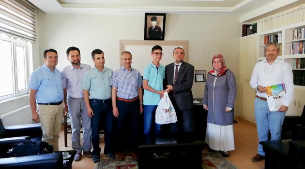 LGS Sınavında Dereceye Giren Hafız Öğrenci Müftülük Tarafından Ödüllendirildi.