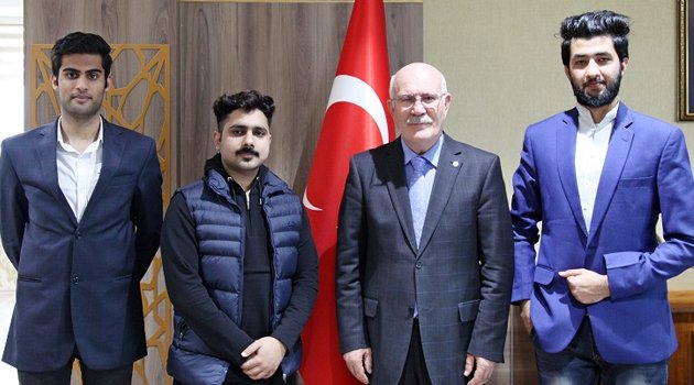 Rektör Savaş, Uşak Üniversitesi'nde Öğrenim Gören Mevlana Programı Öğrencileriyle Buluştu