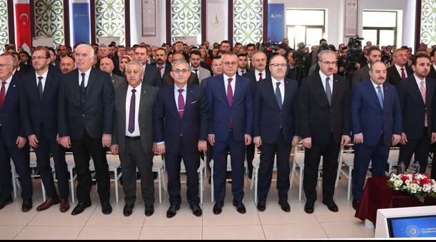 Sanayi ve Teknoloji Bakanı Mustafa VARANK, bir dizi temaslarda bulunmak üzere Kütahya'ya geldi.