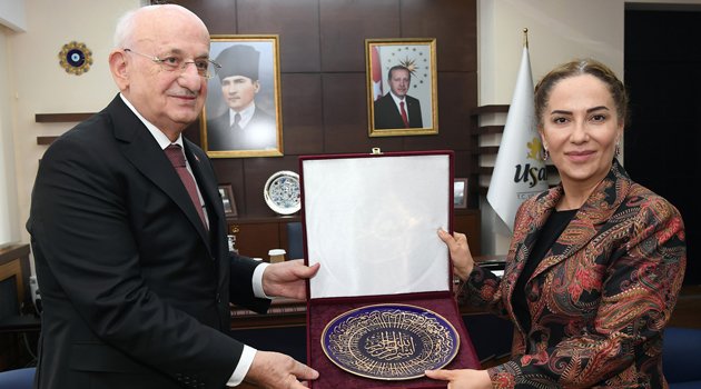 TBMM 27. Başkanı İsmail Kahraman, Vali Funda Kocabıyık’ı makamında ziyaret etti.