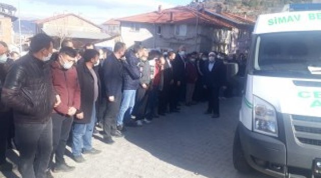 Trafik kazasında hayatlarını kaybeden 3 kişi yan yana toprağa verildi