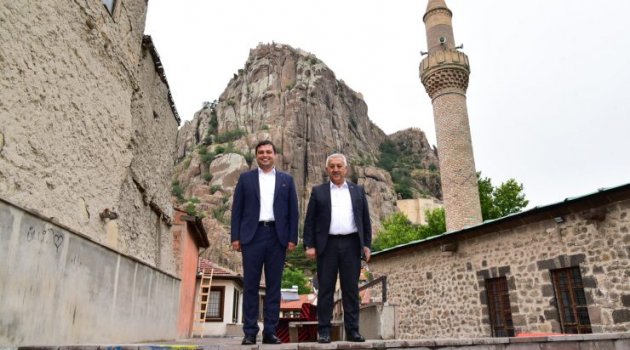 Uşak Belediye Başkanı Mehmet Çakın, Afyonkarahisar Belediye Başkanı Mehmet Zeybek’i ziyaret etti.