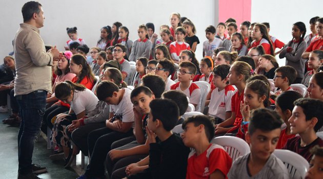 UŞAK BELEDİYESİ TEMİZLİK İŞLERİ MÜDÜRLÜĞÜ MİNİKLERDE ÇEVRE DUYARLILIĞI OLUŞTURMAK İÇİN KOLLARI SIVADI