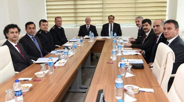 Uşak Üniversitesi güvenliği koordinasyon toplantısı Vali Salim Demir başkanlığında gerçekleştirildi
