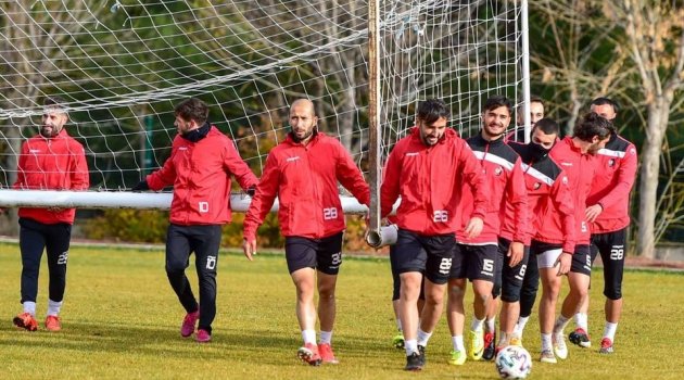 Uşakspor Pazar Günü 1 Eylül Stadyumunda Çorumla Oynayacağı Maç Öncesi Antrenmanlarını Tamamladı. Haydi Uşak Destek Senden Kazanmak Uşağımızın Gururu Uşaksporumuzdan!