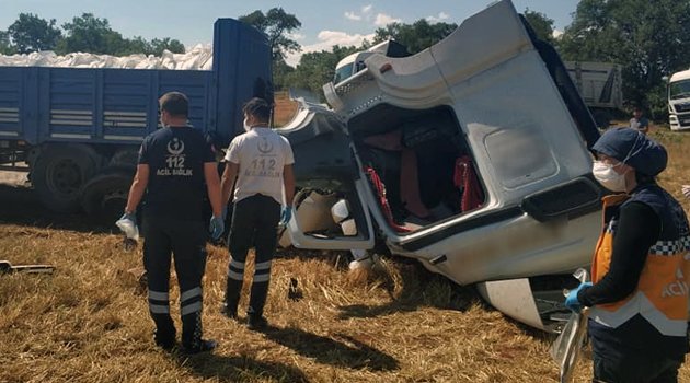 Uşak'ta 2 Tır Çarpıştı! 1 Kişi Hayatın Kaybetti