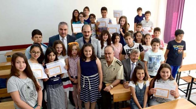 Uşak'ta, 60 bin 153 öğrenci karne alarak 3 ay sürecek yaz tatiline girdi
